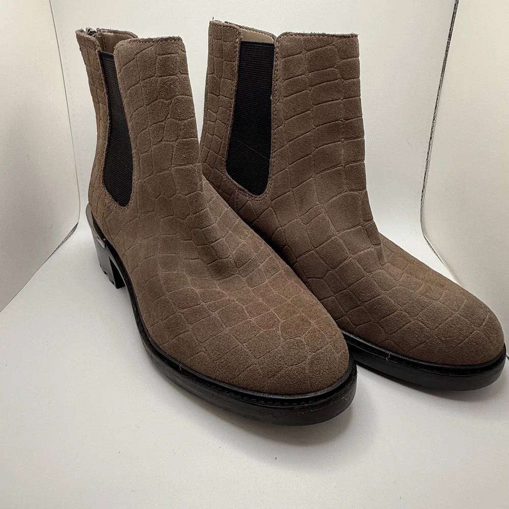Vince‎ Camuto Kelivena Chelsea Boots in Sable Croc Suede Size 10
